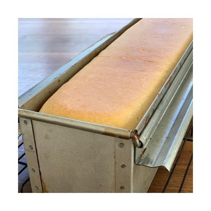 Toast Bread Baking Tin 40x10x10cm – Aluminised Steel with Lid Toast Bread Baking Tin 40x10x10cm – Aluminised Steel with Lid