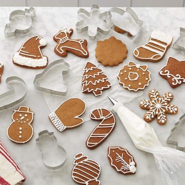 Christmas Cookie Gift Set 18-piece - Wilton Holdiay Cookie Cutter Set 02-0-0423