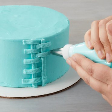 Wilton Baking Supply Switzerland - Wilton Cake Decorating Tip Set Basketweave Tip 47 & Multi-Opening Tip 233