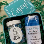 Bakeria Geschenkset Enjoy: Dose, Streusel & Mini Cupcakeförmchen