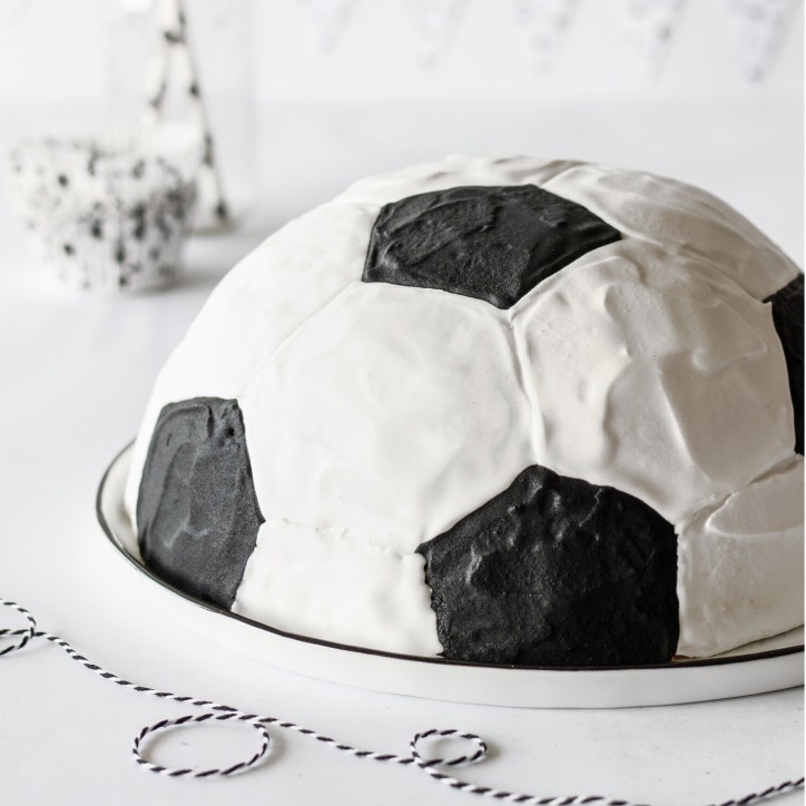 Soccer Baking Pan - Cake Pan Pepe the Football with 5-cornered cutter Soccer Baking Pan - Cake Pan Pepe the Football with 5-cornered cutter