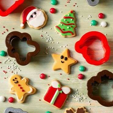 Mini Christmas Cookie Cutter Set 6-Piece – Festive Baking 🎅