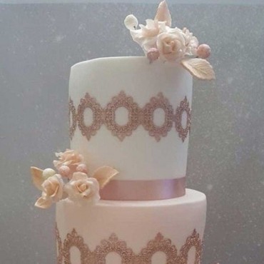 Cake Lace Mat Opulence – Delicate Lace Patterns for Cakes and Cupcakes