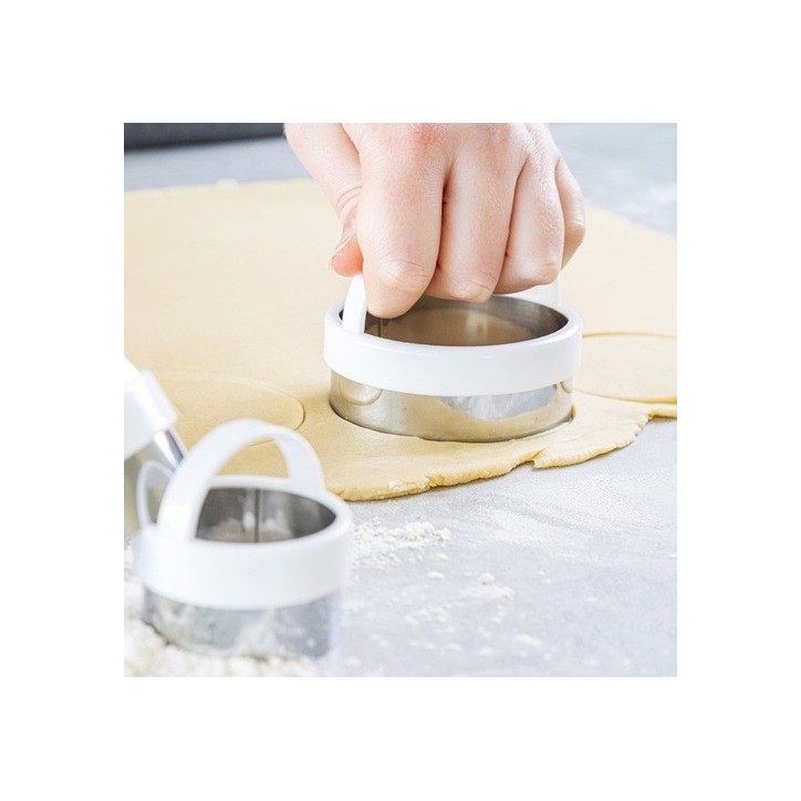 KitchenCraft Stainless Steel Pastry Cutters – 3-Piece Set with Handle KitchenCraft Stainless Steel Pastry Cutters – 3-Piece Set with Handle