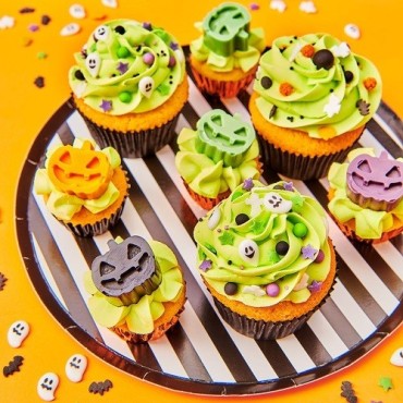 Wilton Mini Pumpkins Silicone Mold 🎃 – Halloween Bakeware for Cakes, Brownies & Chocolate