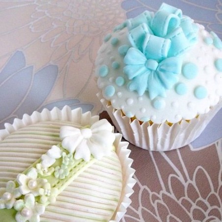 Katy Sue Designs Bow Mould – Silicone Mould with 3 Sizes for Fondant & Chocolate