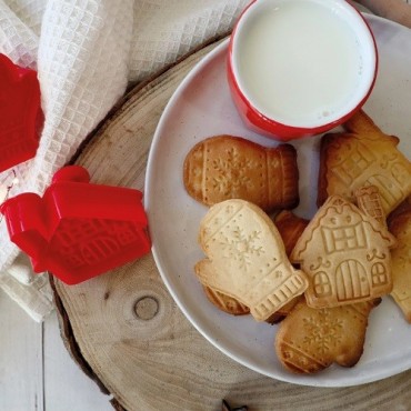 ScrapCooking House & Mitten Plunger Cutter Set – 2-Piece Christmas Cookie Cutter Set