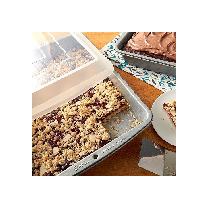 Wilton Recipe Right Oblong Pan with Cover
