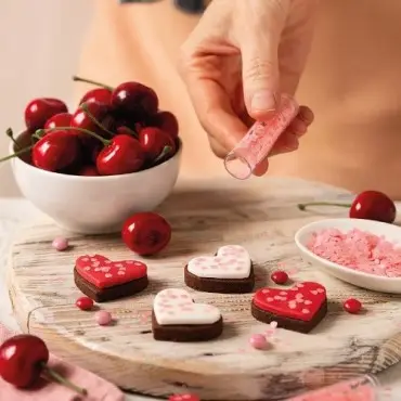 Edible Mini Hearts – Decorative Sprinkles for Sweet & Savoury