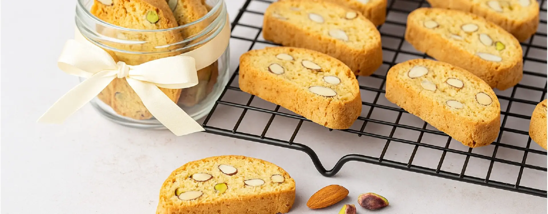Cantucci – das klassische italienische Mandelgebäck Cantucci – das klassische italienische Mandelgebäck